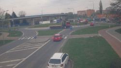 Křižovatka ulic Velká Dlážka a Polní