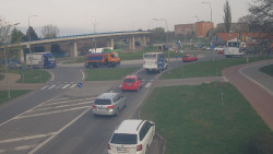 Křižovatka ulic Velká Dlážka a Polní