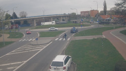 Křižovatka ulic Velká Dlážka a Polní