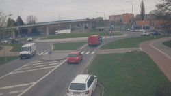 Křižovatka ulic Velká Dlážka a Polní