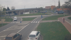 Křižovatka ulic Velká Dlážka a Polní