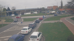 Křižovatka ulic Velká Dlážka a Polní