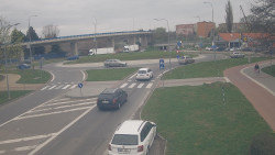 Křižovatka ulic Velká Dlážka a Polní