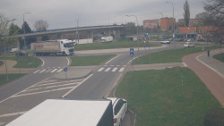 Křižovatka ulic Velká Dlážka a Polní