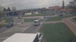 Křižovatka ulic Velká Dlážka a Polní