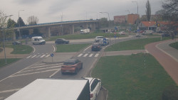 Křižovatka ulic Velká Dlážka a Polní