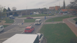 Křižovatka ulic Velká Dlážka a Polní