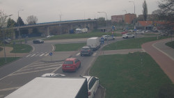 Křižovatka ulic Velká Dlážka a Polní