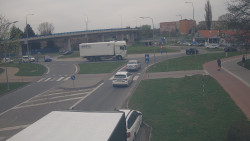 Křižovatka ulic Velká Dlážka a Polní