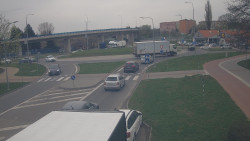 Křižovatka ulic Velká Dlážka a Polní