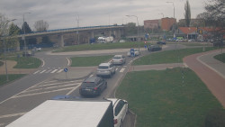 Křižovatka ulic Velká Dlážka a Polní