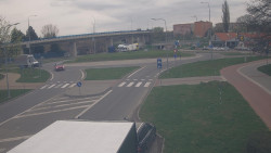 Křižovatka ulic Velká Dlážka a Polní