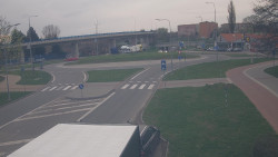 Křižovatka ulic Velká Dlážka a Polní