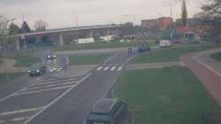 Křižovatka ulic Velká Dlážka a Polní