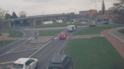 Křižovatka ulic Velká Dlážka a Polní