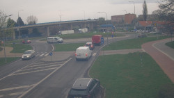 Křižovatka ulic Velká Dlážka a Polní