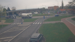 Křižovatka ulic Velká Dlážka a Polní