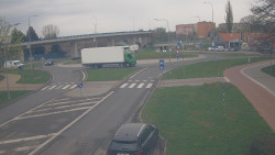 Křižovatka ulic Velká Dlážka a Polní