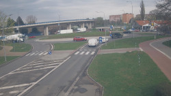 Křižovatka ulic Velká Dlážka a Polní