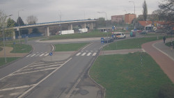 Křižovatka ulic Velká Dlážka a Polní