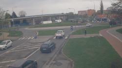 Křižovatka ulic Velká Dlážka a Polní