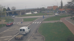 Křižovatka ulic Velká Dlážka a Polní