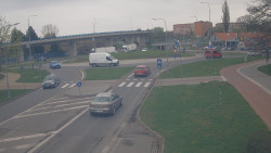 Křižovatka ulic Velká Dlážka a Polní