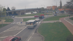 Křižovatka ulic Velká Dlážka a Polní