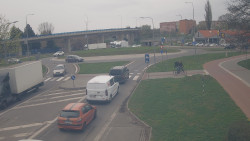 Křižovatka ulic Velká Dlážka a Polní