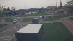 Křižovatka ulic Velká Dlážka a Polní