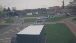 Křižovatka ulic Velká Dlážka a Polní