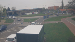 Křižovatka ulic Velká Dlážka a Polní