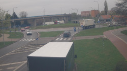 Křižovatka ulic Velká Dlážka a Polní