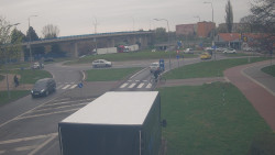 Křižovatka ulic Velká Dlážka a Polní