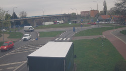 Křižovatka ulic Velká Dlážka a Polní