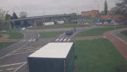 Křižovatka ulic Velká Dlážka a Polní