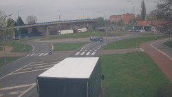 Křižovatka ulic Velká Dlážka a Polní