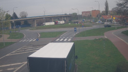 Křižovatka ulic Velká Dlážka a Polní