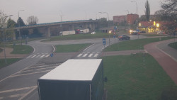 Křižovatka ulic Velká Dlážka a Polní