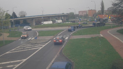 Křižovatka ulic Velká Dlážka a Polní