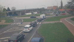 Křižovatka ulic Velká Dlážka a Polní