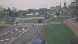 Křižovatka ulic Velká Dlážka a Polní