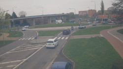 Křižovatka ulic Velká Dlážka a Polní