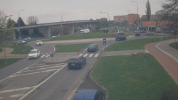 Křižovatka ulic Velká Dlážka a Polní