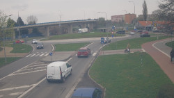 Křižovatka ulic Velká Dlážka a Polní