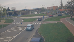 Křižovatka ulic Velká Dlážka a Polní