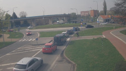 Křižovatka ulic Velká Dlážka a Polní