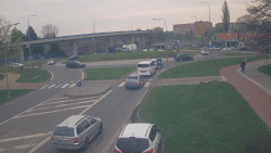 Křižovatka ulic Velká Dlážka a Polní