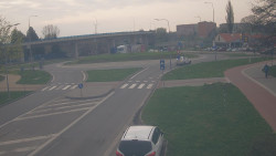 Křižovatka ulic Velká Dlážka a Polní