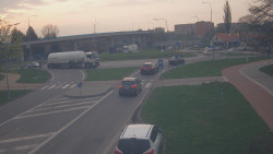 Křižovatka ulic Velká Dlážka a Polní